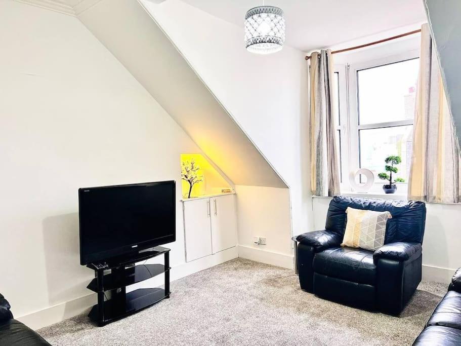 Crown House Two Bedroom Apartment Абердин Экстерьер фото