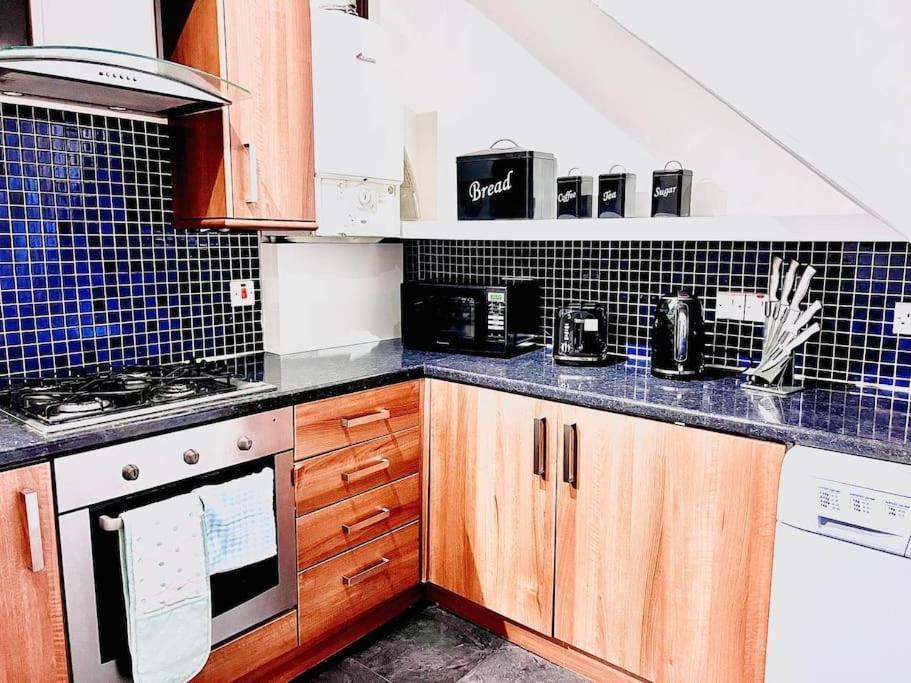 Crown House Two Bedroom Apartment Абердин Экстерьер фото