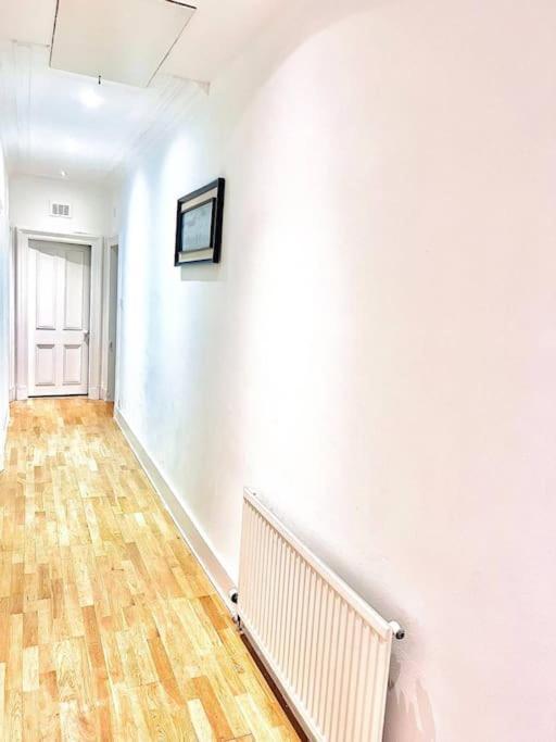 Crown House Two Bedroom Apartment Абердин Экстерьер фото